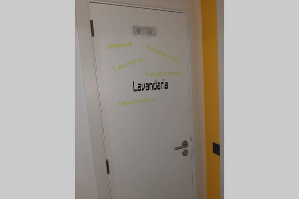 Ria Center Apartment - Left Faro Luaran gambar
